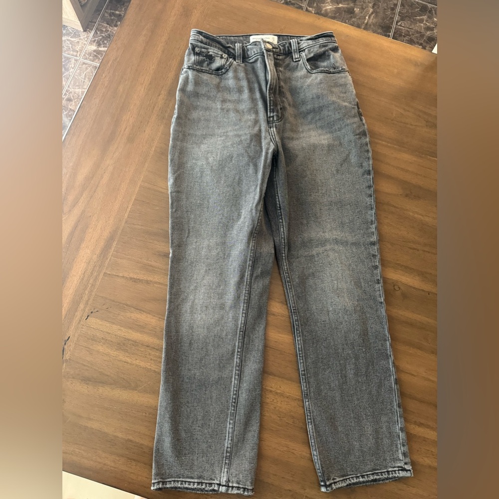 Abercrombie & Fitch High-Rise Straight Leg Jeans in Faded Gray